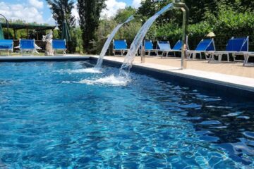 Piscina esterna con idromassaggi